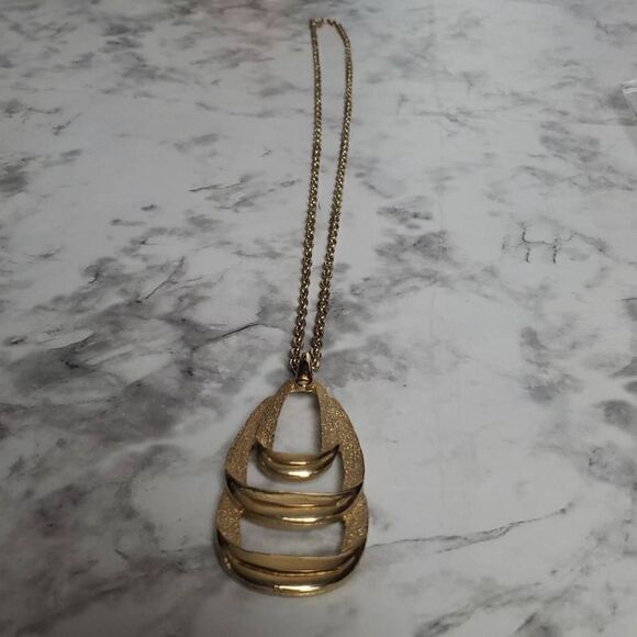 Vintage Gold Tone Brushed Smooth Textures Pendant Necklace - Picture 4 of 10